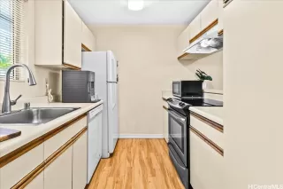 Photo #5: 202528381 Listing 