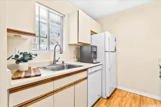 Photo #6: 202528381 Listing 