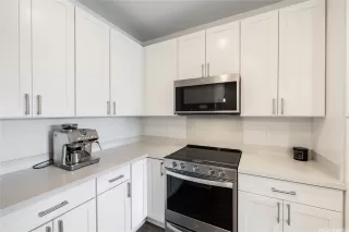 Photo #4: 202528397 Listing 