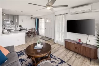 Photo #4: 202528404 Listing 