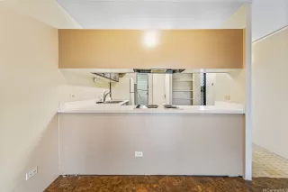 Photo #4: 202528412 Listing 