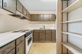 Photo #5: 202528412 Listing 