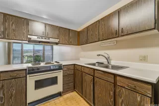 Photo #6: 202528412 Listing 