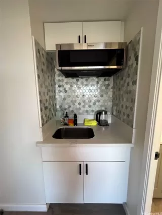 Photo #6: 202528418 Listing 