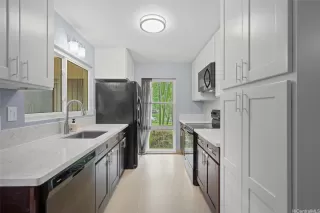 Photo #4: 202528424 Listing 