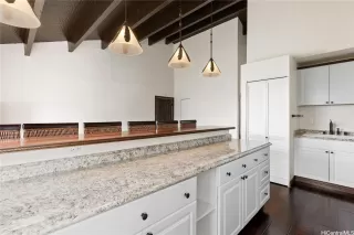 Photo #4: 202528425 Listing 