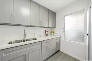 Photo #3: 202528432 Listing 