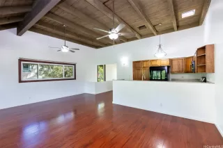 Photo #5: 202528474 Listing 