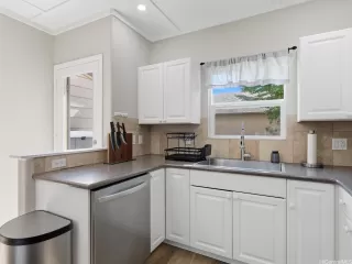 Photo #5: 202528483 Listing 