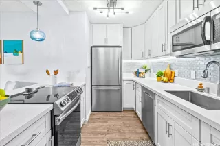 Photo #5: 202528529 Listing 