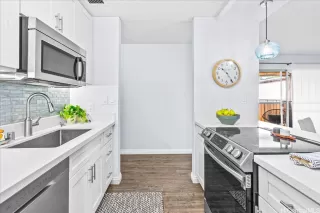 Photo #6: 202528529 Listing 