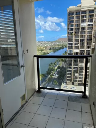 Photo #5: 202528537 Listing 