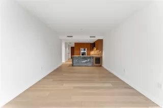 Photo #5: 202528554 Listing 