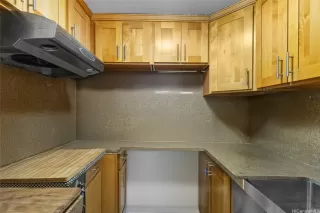 Photo #4: 202528578 Listing 