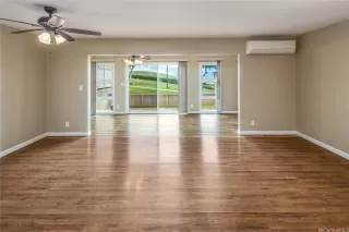 Photo #6: 202528594 Listing 