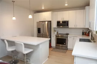 Photo #4: 202528603 Listing 