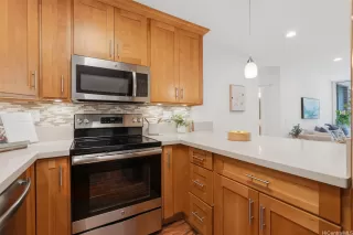 Photo #6: 202600370 Listing 