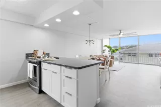 Photo #6: 202600409 Listing 