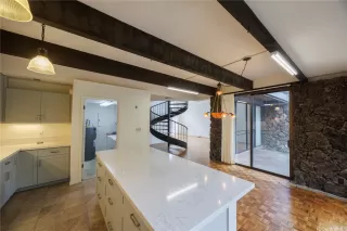 Photo #4: 202600634 Listing 