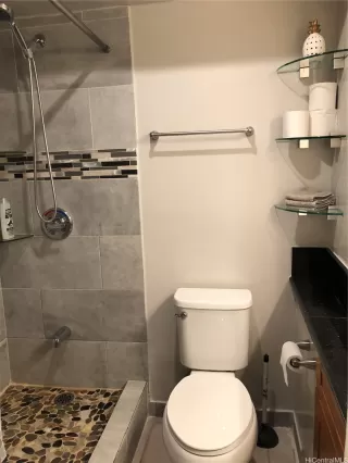 Photo #5: 202600853 Listing 