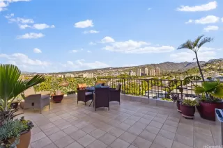 Browse active condo listings in DOWSETT POINT