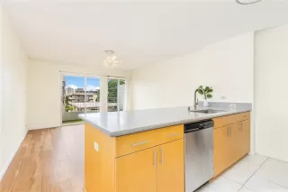 Photo #4: 202600897 Listing 