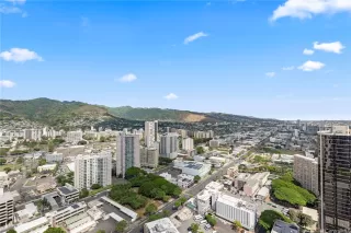 Photo #6: 202600940 Listing 