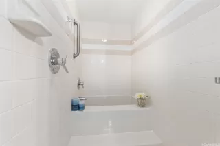 Photo #5: 202601382 Listing 