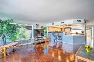 Photo #6: 202601439 Listing 