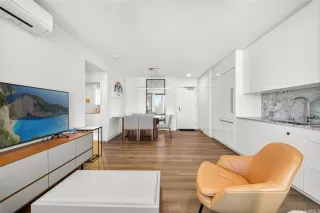 Photo #5: 202601561 Listing 