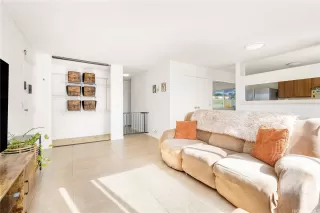 Photo #3: 202601618 Listing 