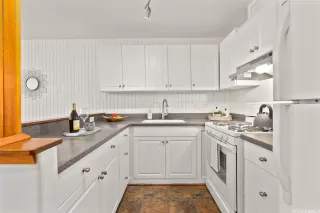 Photo #6: 202601651 Listing 