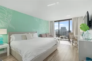 Browse active condo listings in PALMS AT WAIKIKI