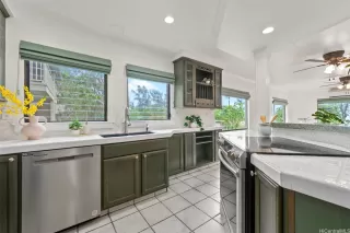 Photo #5: 202603577 Listing 