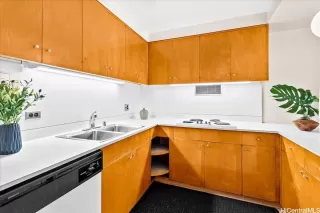 Photo #5: 202603644 Listing 