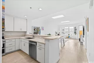 Photo #6: 202604158 Listing 