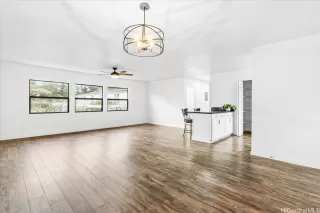 Photo #4: 202604556 Listing 