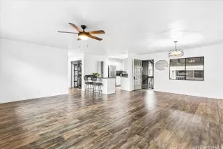 Photo #5: 202604556 Listing 