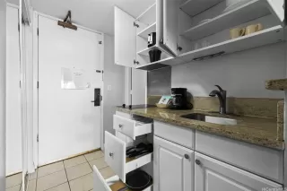 Photo #5: 202604905 Listing 