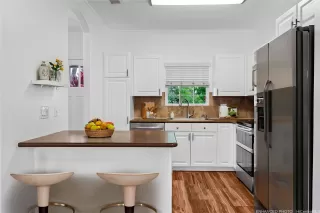 Photo #3: 202604956 Listing 