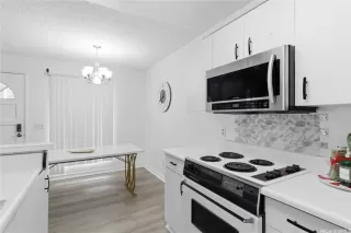 Photo #6: 202604970 Listing 