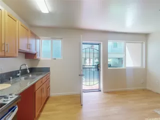 Photo #4: 202604986 Listing 