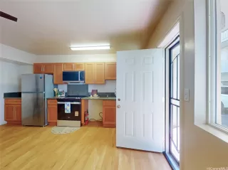 Photo #5: 202604986 Listing 