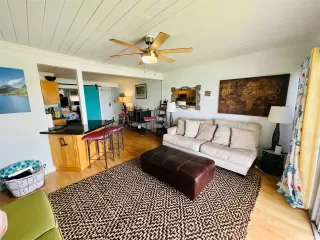 Photo #5: 202605039 Listing 