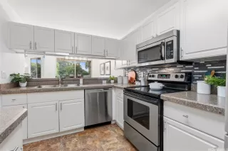 Photo #6: 202605049 Listing 