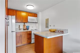 Photo #3: 202605136 Listing 