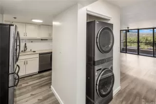 Browse active condo listings in HORIZON VIEW TOWER