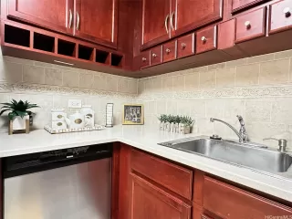 Photo #5: 202605297 Listing 