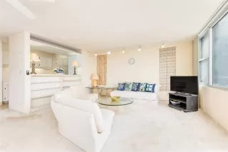 Photo #5: 202605488 Listing 