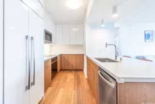 Photo #5: 202605568 Listing 